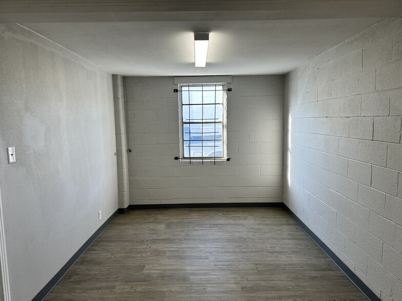 More Photos Of 717 S Treadaway Blvd, Abilene Freestanding For Lease