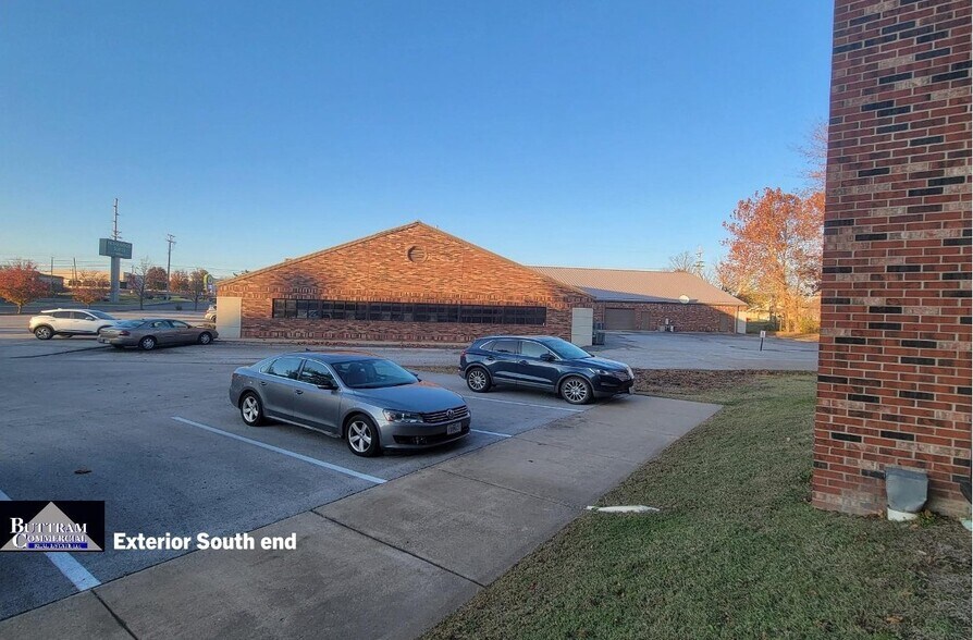 More Photos Of 2660 E 32nd St, Joplin Office Residential For Sale