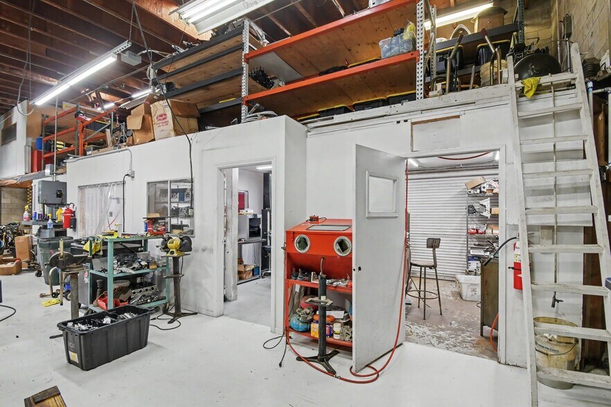 More Photos Of 1235-1239 Cushman Ave, San Diego Service For Sale