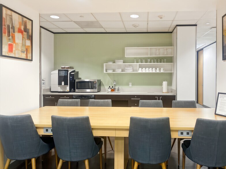 More Photos Of 2002 Timberloch Pl, The Woodlands Coworking Space