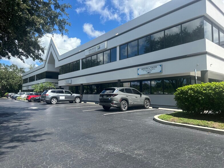 More Photos Of 17595 S Tamiami Trl, Fort Myers Medical For Lease