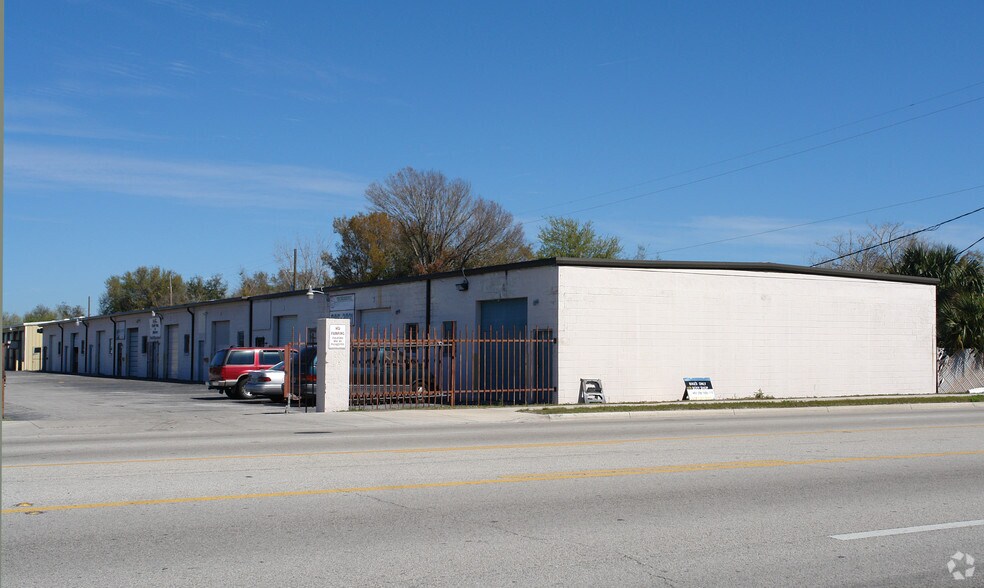 More Photos Of 3609 Old Winter Garden Rd, Orlando Warehouse For Lease