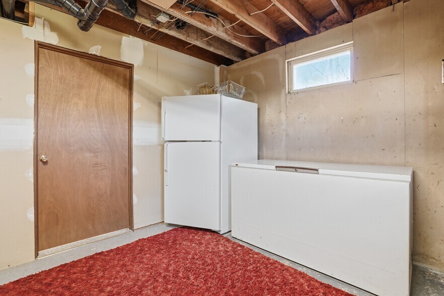More Photos Of 120 Milford Hill Ln, Milford Flex For Sale