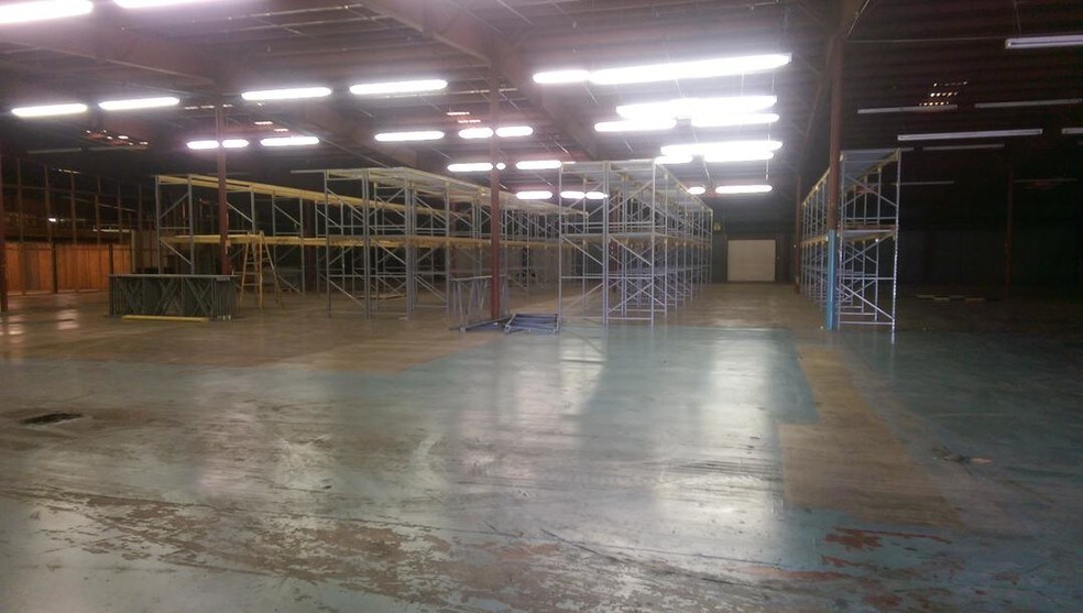 More Photos Of 3086 E Court St, Flint Warehouse For Sale