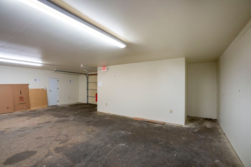 More Photos Of 3340 E Pleasant Valley Blvd, Altoona Freestanding For Sale