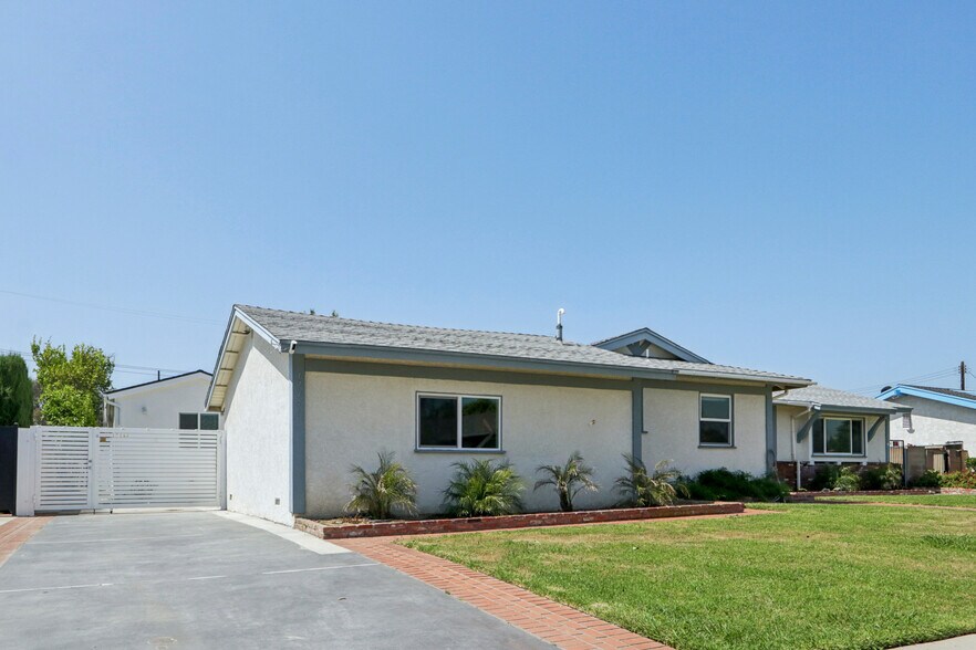 More Photos Of 17148 Stare St, Northridge Apartments For Sale