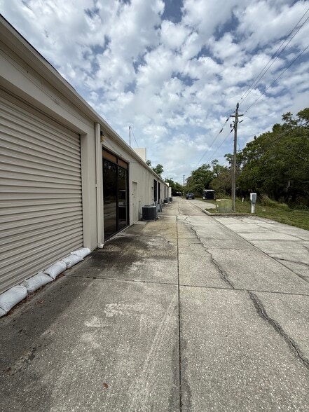 More Photos Of 1748 Independence Blvd, Sarasota Light Manufacturing For Lease