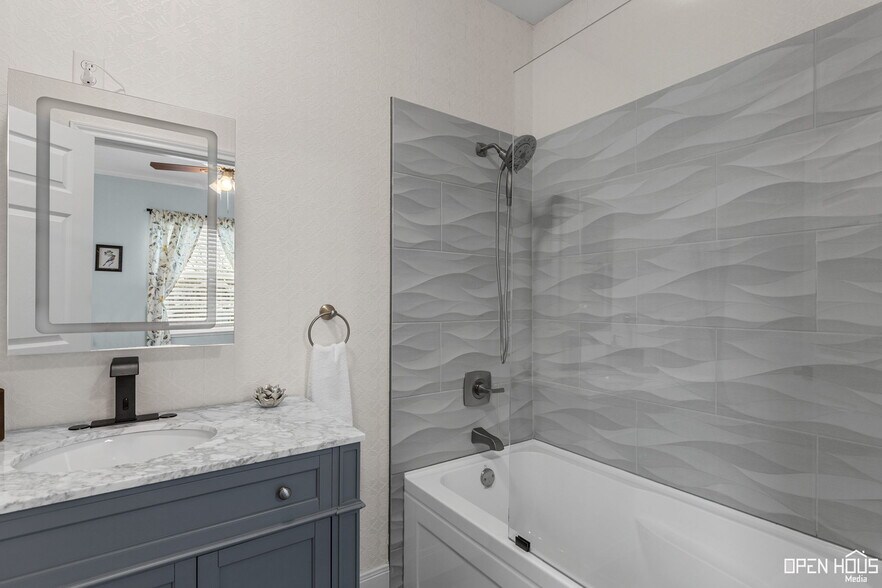 More Photos Of 405 W Gilbert St, Henrietta Hospitality For Sale