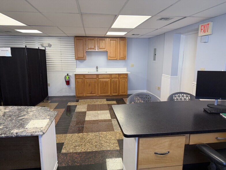 More Photos Of 840 Cumberland Hill Rd, Woonsocket Warehouse For Lease