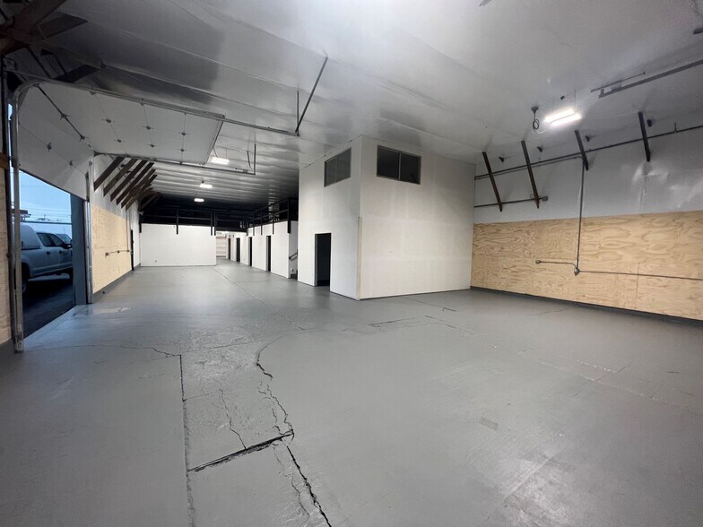 More Photos Of 2990 Portland Rd NE, Salem Warehouse For Lease
