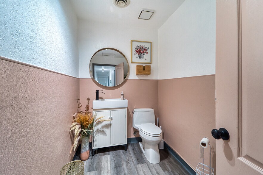 More Photos Of 1547 Starr Dr, Yuba City Office For Sale