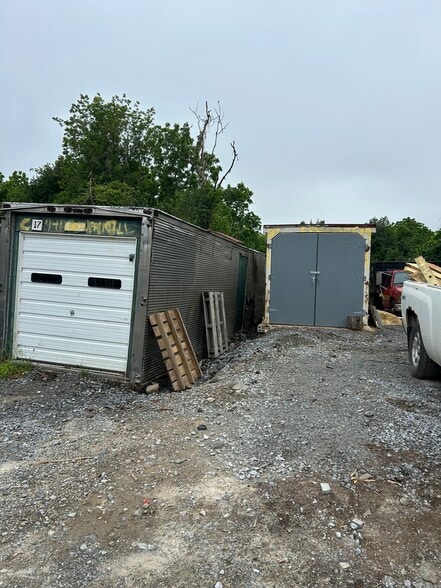 More Photos Of 441 Clover Mill Rd, Exton Self Storage For Lease