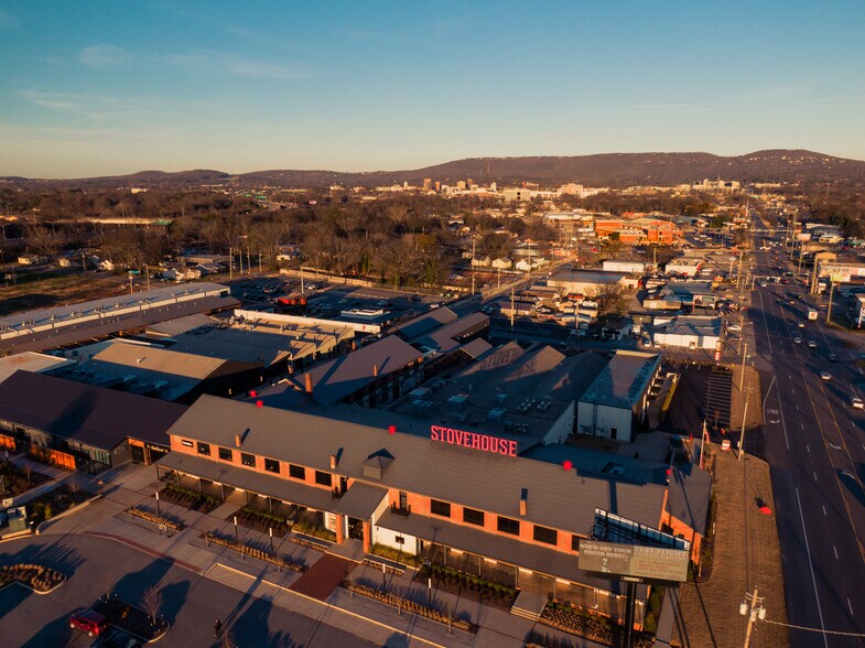 More Photos Of 3414 Governors Dr SW, Huntsville Storefront For Lease