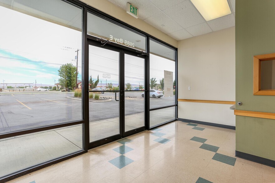 More Photos Of 2705 E Lincoln Ave, Sunnyside Unknown For Lease