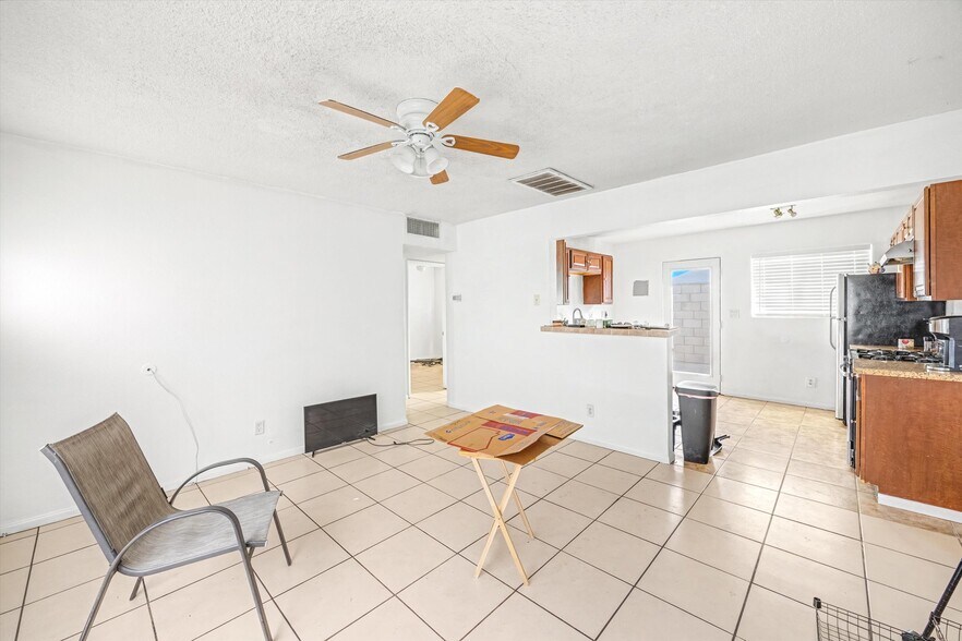 More Photos Of 238 S Saturmino Dr, Palm Springs Apartments For Sale