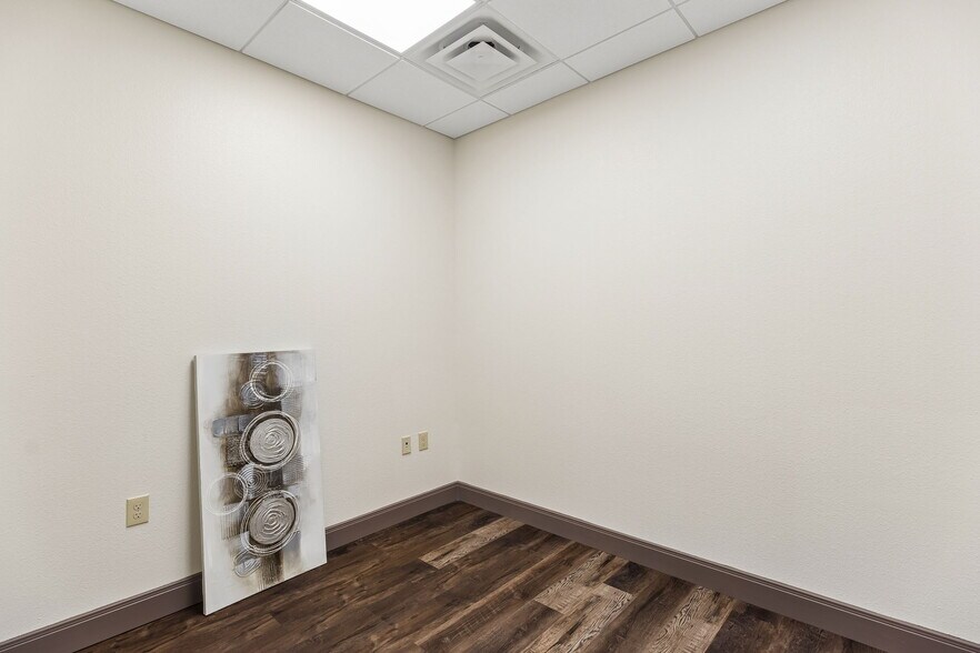 More Photos Of 4358 Lockhill Selma Rd, Shavano Park Medical For Lease