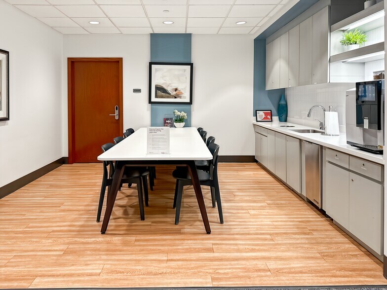 More Photos Of 2255 Glades Rd, Boca Raton Coworking Space