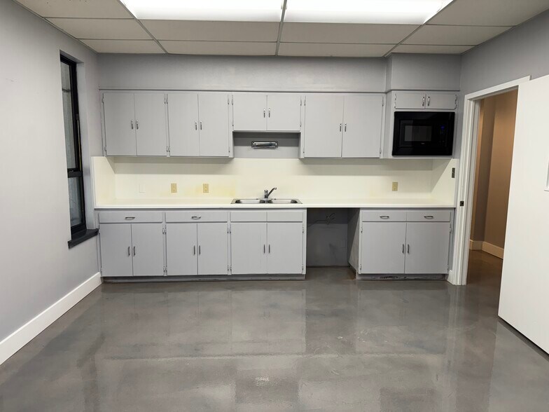 More Photos Of 975 W Bitters Rd, San Antonio Medical For Sale