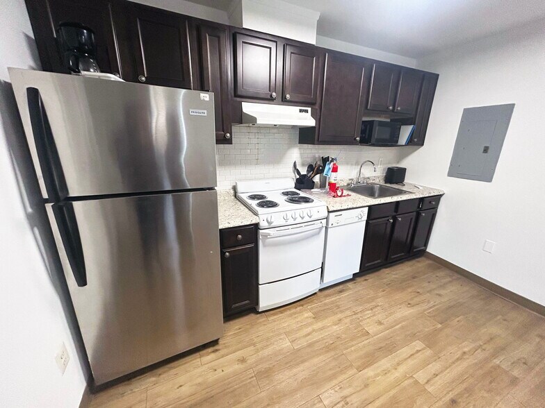 More Photos Of 2807 Connecticut Ave NW, Washington Apartments For Sale