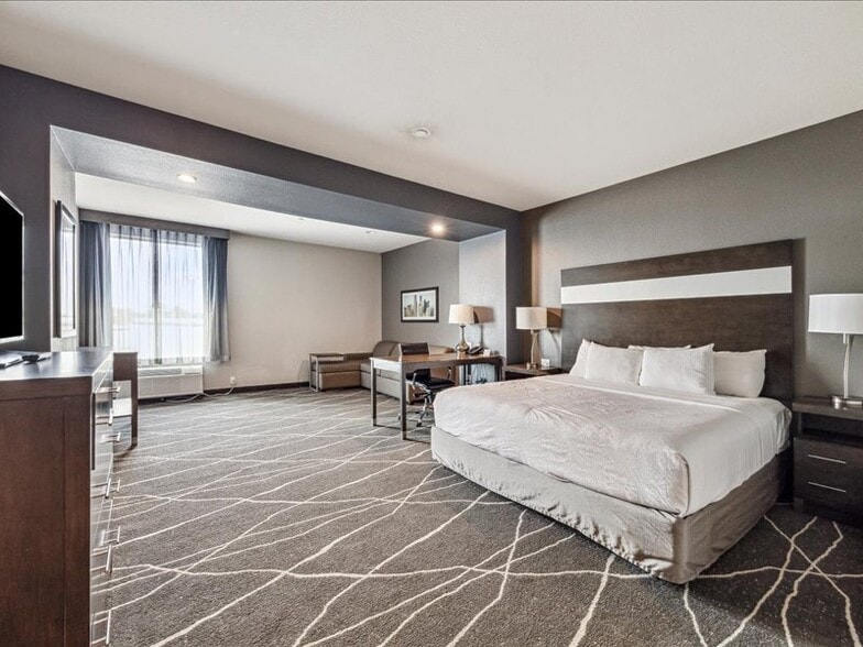 More Photos Of 21119 Interstate 45, Spring Hotel For Sale