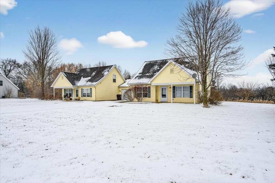 More Photos Of 711 Cattail Ln, Pinckney Apartments For Sale