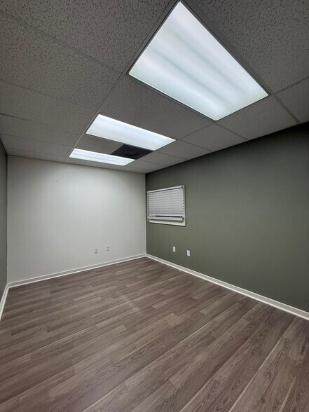 More Photos Of 13822-13826 Prairie Ave, Hawthorne Warehouse For Lease