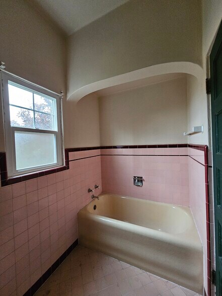 More Photos Of 1431 W Thatcher Blvd, Safford General Retail For Sale