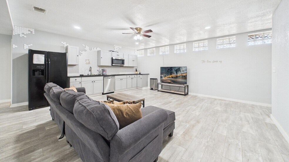 More Photos Of 2123 15th St, Lubbock Apartments For Sale