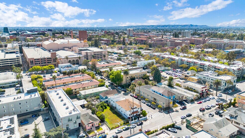 More Photos Of 648 W 30th St, Los Angeles Apartments For Sale