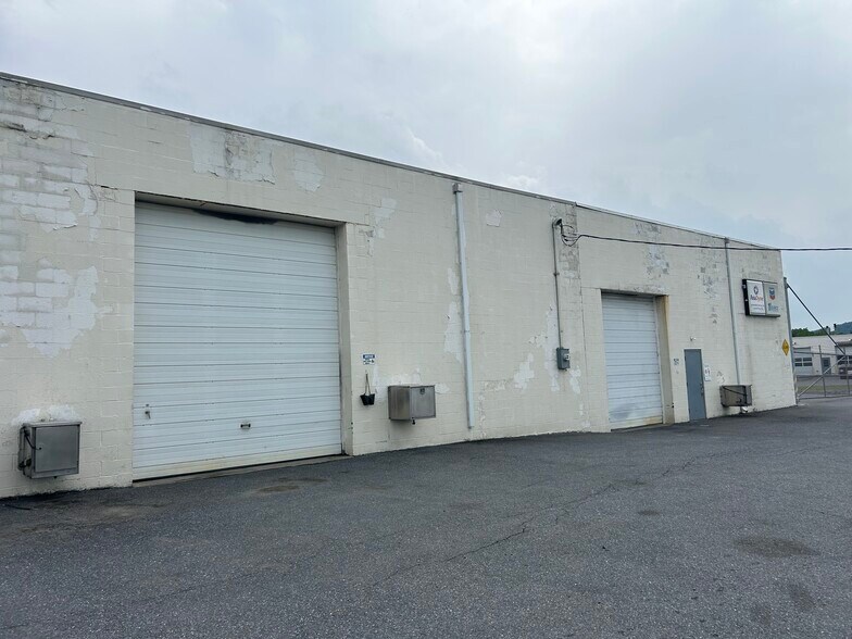More Photos Of 800 Mountain Home Road Rd, Sinking Spring Warehouse For Lease