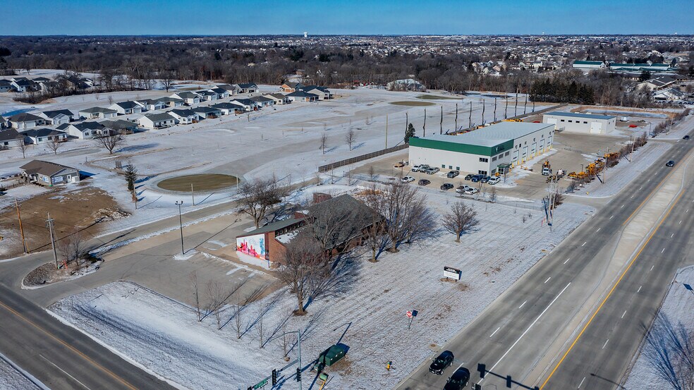 More Photos Of 1380 NE 66th Ave, Des Moines Flex For Sale