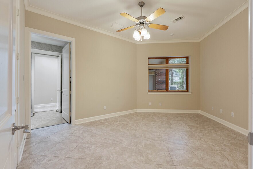 More Photos Of 16621 Hereford Dr, Tomball Flex For Sale