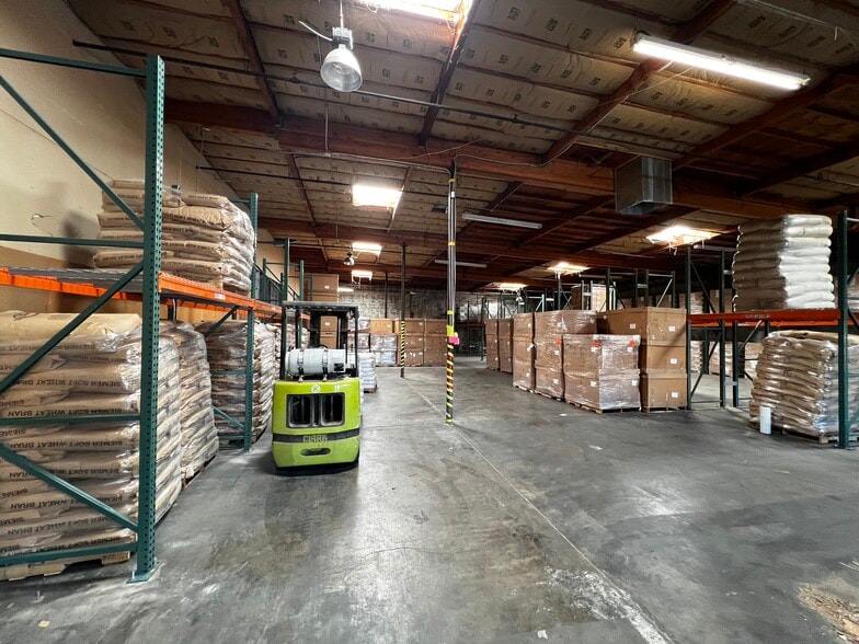 More Photos Of 860 Commerce St, Redding Warehouse For Lease