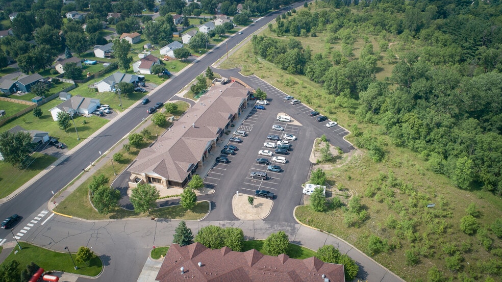 More Photos Of 404-536 Whiskey Rd NW, Isanti Storefront Retail Office For Lease