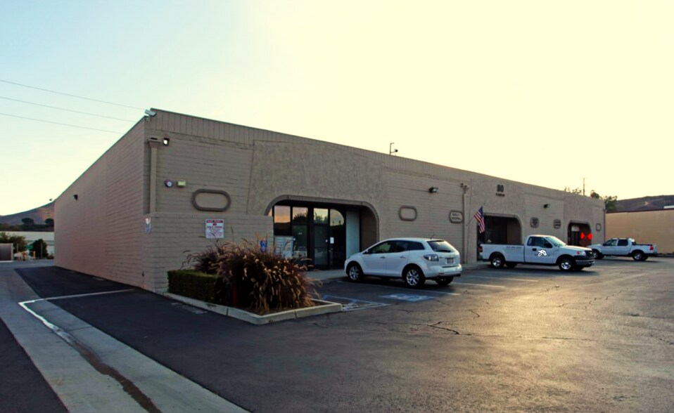 More Photos Of 80 W Easy St, Simi Valley Warehouse For Lease