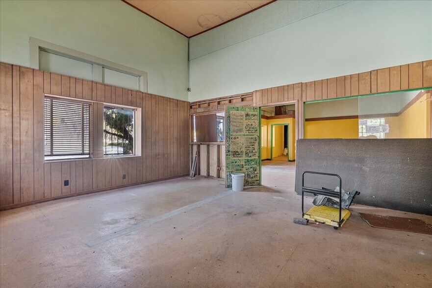 More Photos Of 710 SE 2nd St, Gainesville Warehouse For Lease