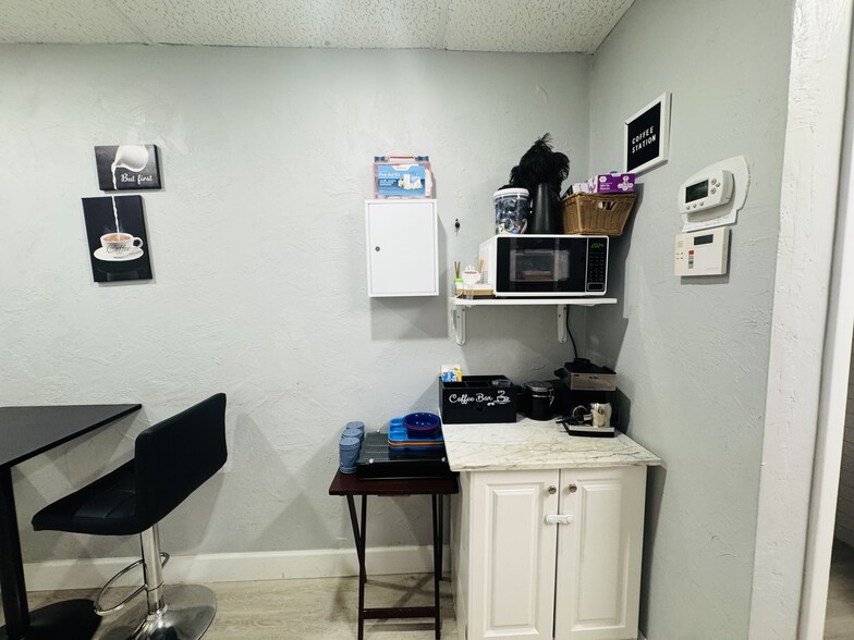 More Photos Of 4509 Bee Ridge Rd, Sarasota Medical For Sale
