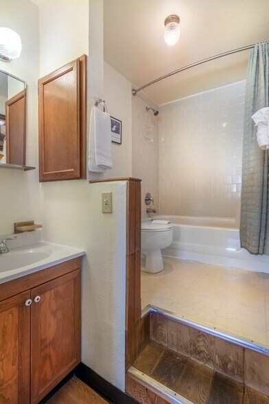 More Photos Of 221 Byers Ave, Hot Sulphur Springs Hotel For Sale