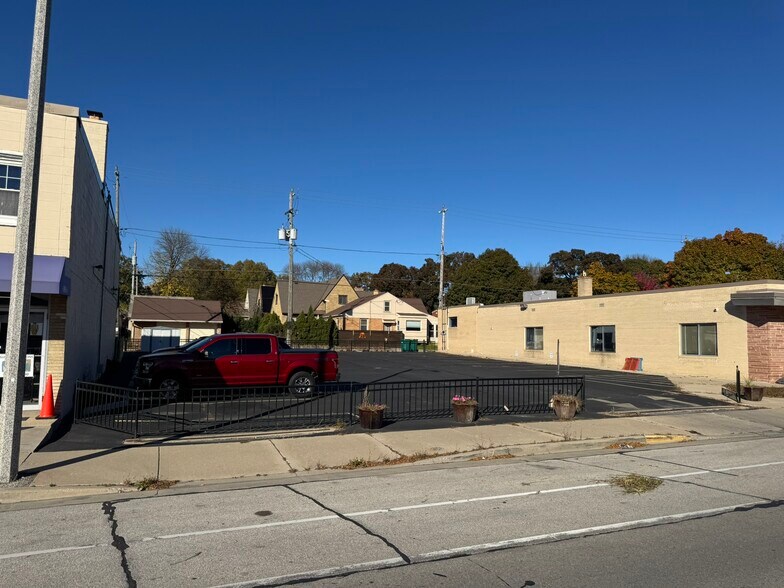 More Photos Of 7100 W Center St, Milwaukee Office For Sale