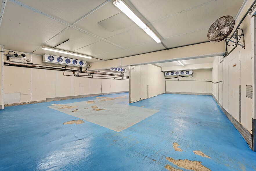 More Photos Of 86 Macarthur Dr, New Bedford Warehouse For Sale