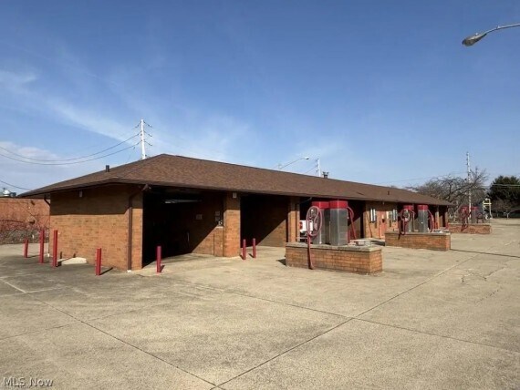 Primary Photo Of 36161 Lake Shore Blvd, Eastlake Carwash For Sale