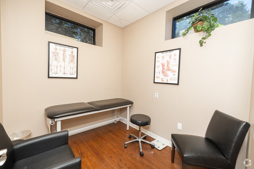 More Photos Of 700-710 Hospital Dr, Crestview Medical For Lease
