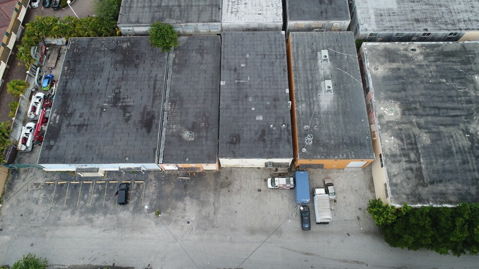 More Photos Of 841 W 17th St, Hialeah Warehouse For Lease