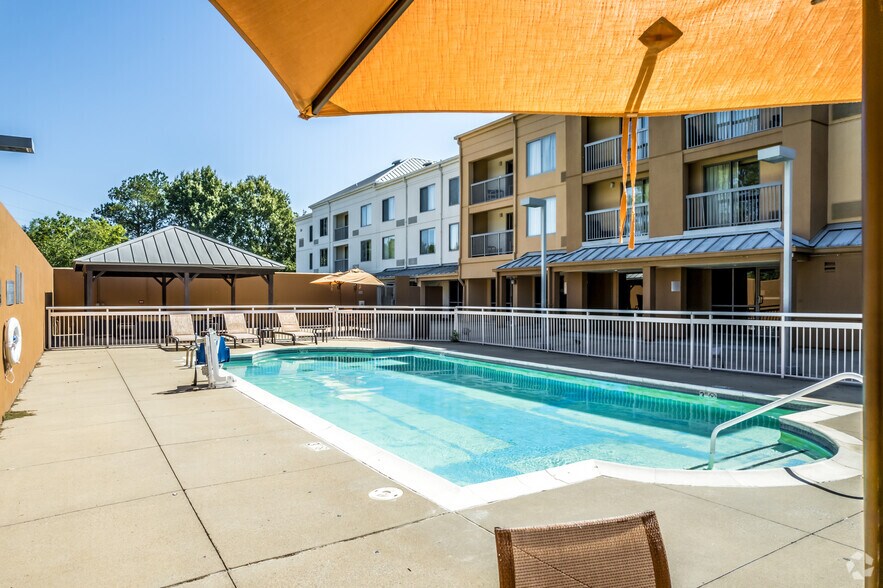 More Photos Of 3076 Kirby Pky, Memphis Hotel For Sale