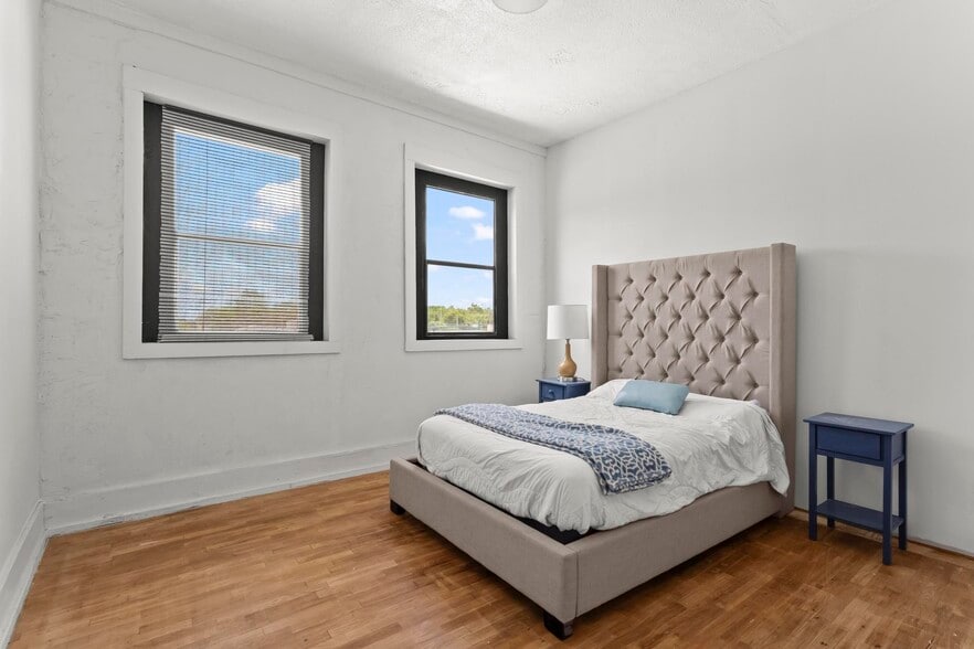 More Photos Of 10117 Commerce St, Summerville Storefront For Sale