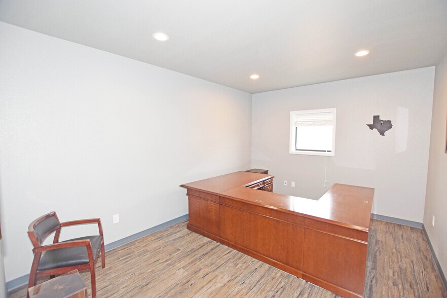 More Photos Of 10503 W County Rd 72, Midland Warehouse For Lease