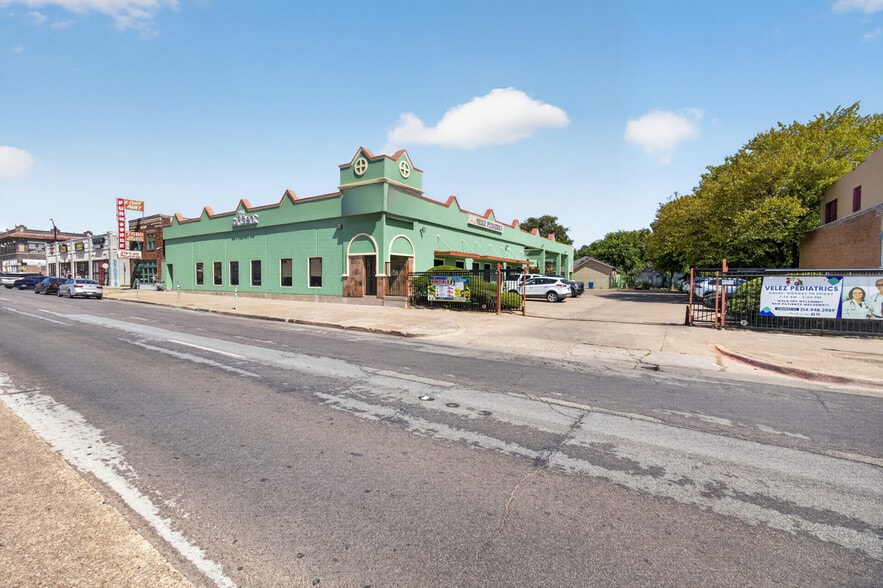 More Photos Of 817 W Jefferson Blvd, Dallas Flex For Sale