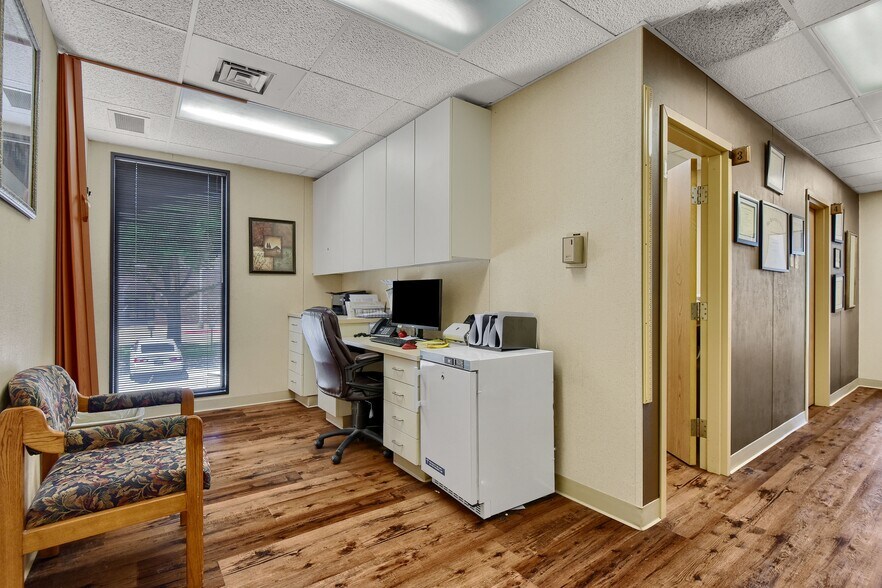 More Photos Of 425 N Highland Ave, Sherman Medical For Sale