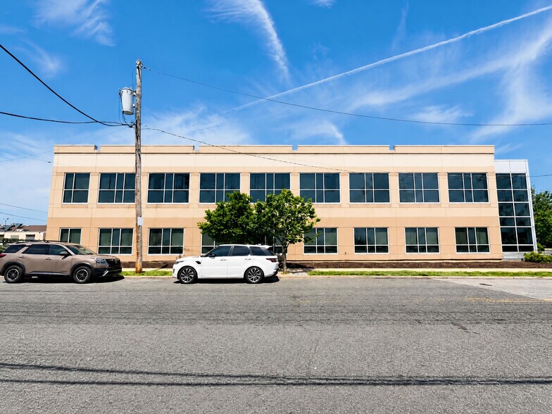 More Photos Of 2630 Holme Ave, Philadelphia Medical For Sale