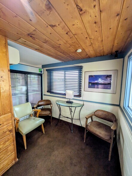 More Photos Of 616 Mill St, Maupin Hotel For Sale